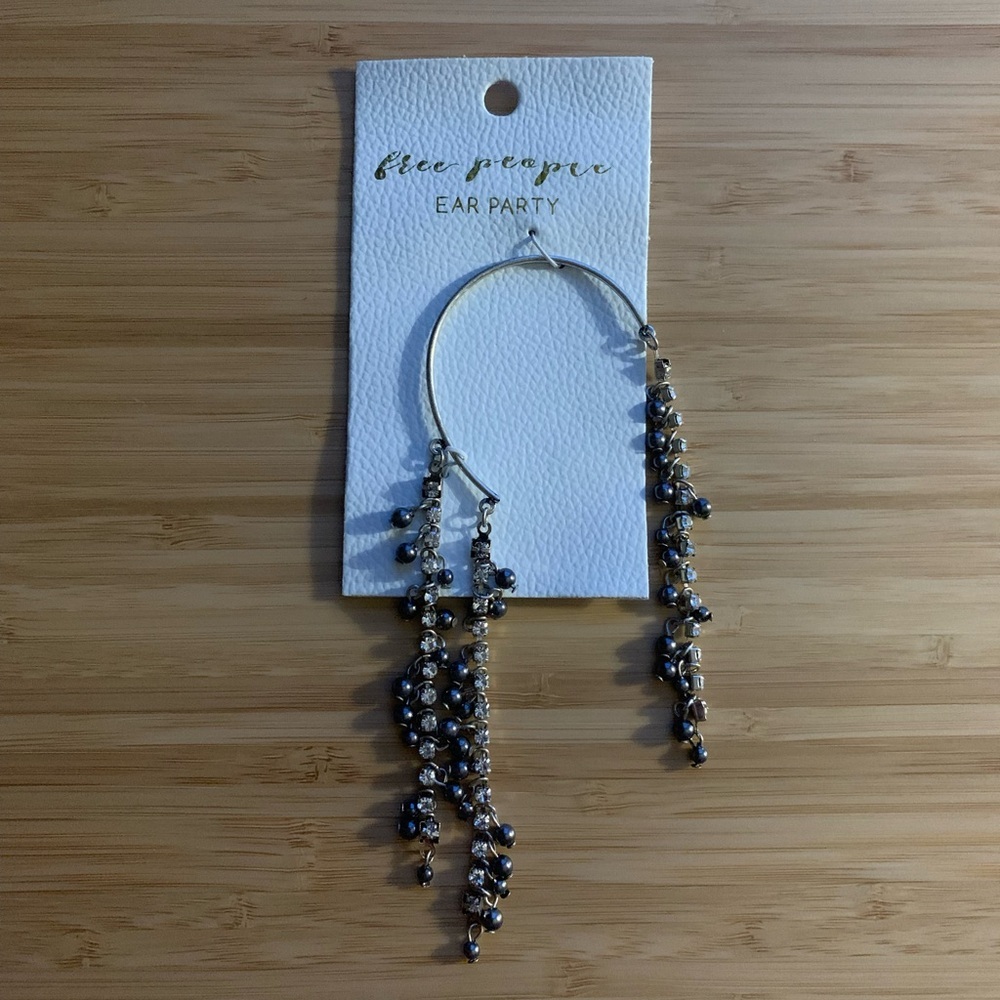 Free‎ People Ear Party Judy Pearl Ear Chain Cuff - Silver Tone - NWT - Picture 3 of 9